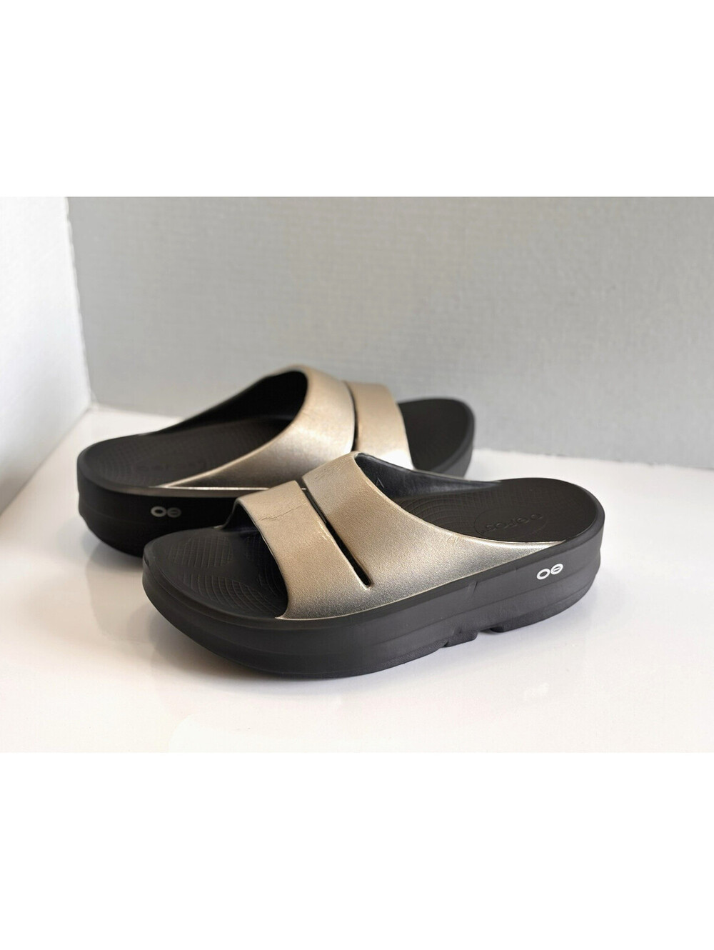 Oofos OOmega OOahh Luxe Womens Sz 11 Sandals Latte Black Recovery Slide Platform